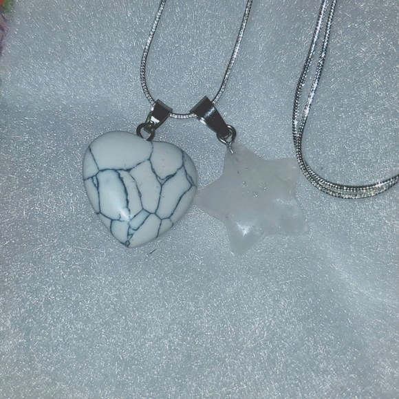 Boho Howlite Heart and Quartz Crystal star Silver 24" Necklace - Picture 4 of 4